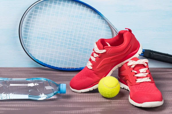 Nesneleri güzel bir arka plan üzerinde Tenis oynamak için önemli