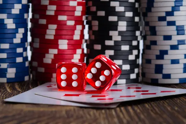 Fondo para apostar por dinero, una gran pared de fichas para jugar en el casino — Foto de Stock