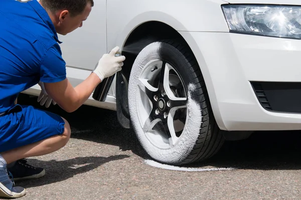 Tratamiento de protección, neumáticos de automóviles piezas de goma — Foto de Stock