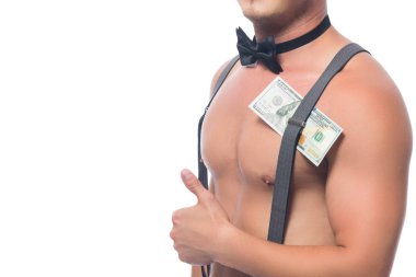 çıplak bir gövde altında Askılı beyaz arka plan üzerinde izole iş için para ile olan adam