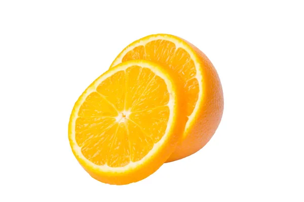 熟したオレンジ色が白い背景の上のそれを半分と つの小葉にカットします — ストック写真