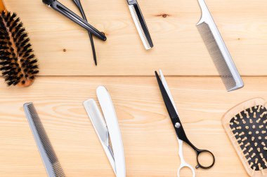 Evrensel saç stilisti saç ile çalışmaları için ayarla