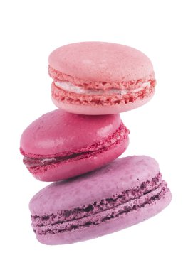 Üç makarna çerezleri üzerinde beyaz izole kavramı