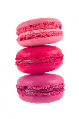 Beyaz arka plan üzerinde izole üç pink Çerezler Macaron Piramidi