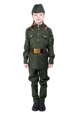 beyaz izole kız askeri üniformalı duruyor