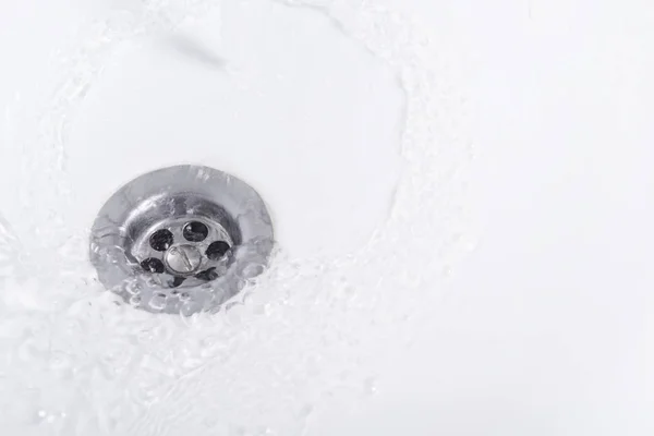 Close How Water Drains White Washbasin Top View — Stock Photo, Image
