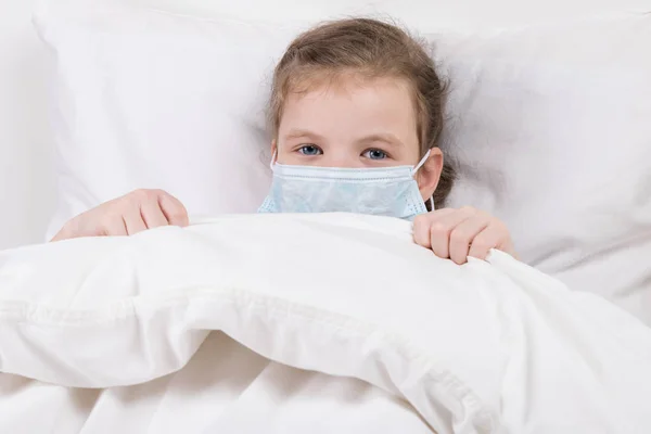 Baby Girl Lies Ill White Bed Bandage Her Face — Stock Photo, Image