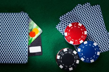 Poker oyun, online, yeşil bir arka plan üzerinde elektronik para için