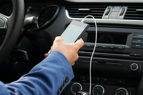 Condutor Veículo Segura Mão Telefone Ligado Por Fio Branco Sistema — Fotografia de Stock