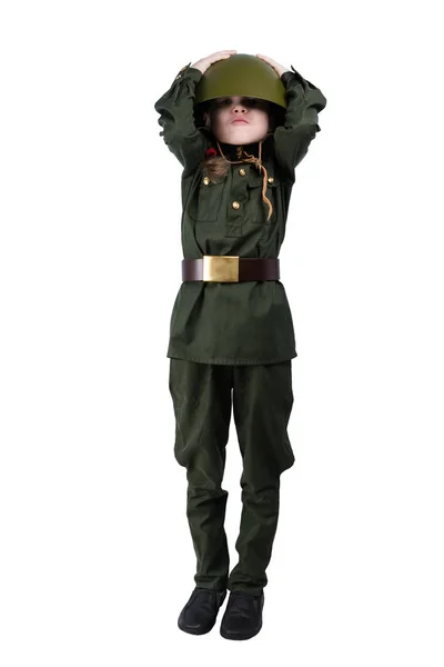 Dívka Vojenské Uniformě Silně Stiskne Železnou Helmu Proti Její Hlavu — Stock fotografie