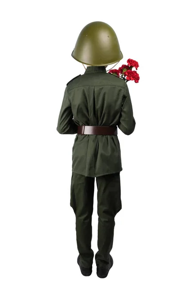 Chlapec Vojenských Jednotné Stánky Červenými Květy Pohled Zezadu Izolované Bílém — Stock fotografie
