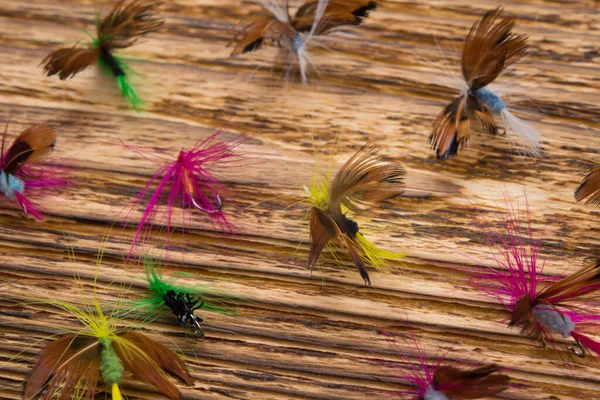 Conjunto Cebos Con Anzuelos Para Pesca Sobre Fondo Madera Oscura — Foto de Stock