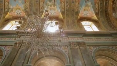 Katedral pencereden ışık