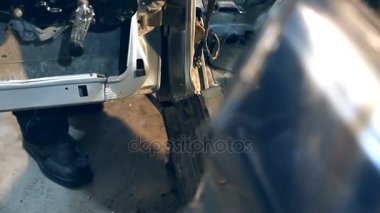 Profesyonel vücut onarım. Araba iki bölümden