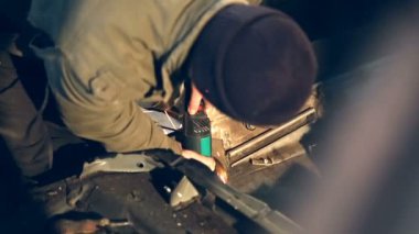 Profesyonel onarım Gövde açısı parlatıcılar kullanarak. Vücut Onarım.