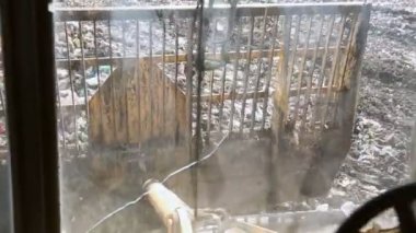 Kamyon çöp üzerinde çalışır. Çöp tabi biyolojik ayrışma değil