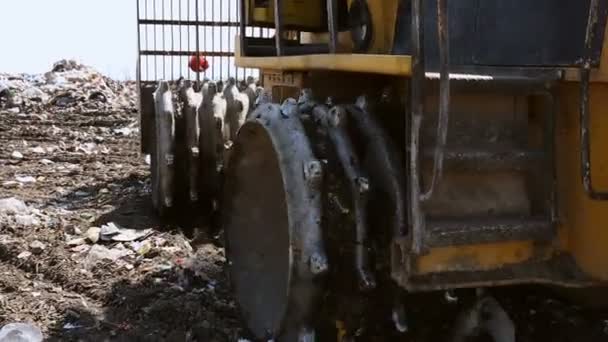 Bulldozer to move the waste to the landfill moves leaving a trace — Stock Video