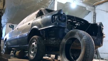 Servis istasyonu retro araba