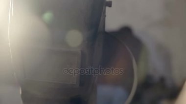 Duvarda asılı Kaynakçı maskesi