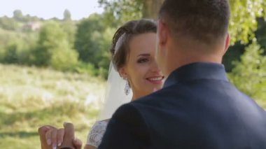 Gelin ve damat, ilk dans dans