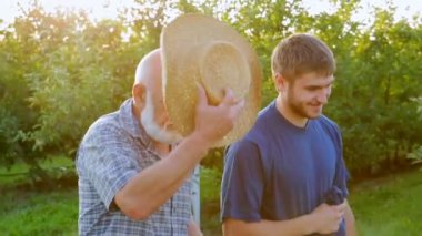 Bahçe tarım yürüyüş başlattık mutlu işadamları