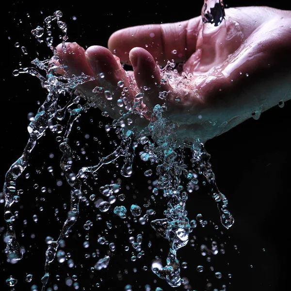 Wasserstrahl Auf Frauenhand Wasser Spritzt Auf Die Handfläche Stockbild