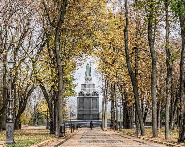  Park anıt Vladimir. Sonbahar