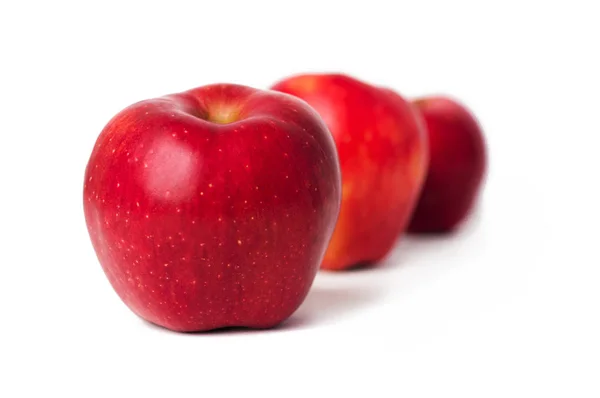 Manzana roja fresca saludable en el fondo blanco — Foto de Stock