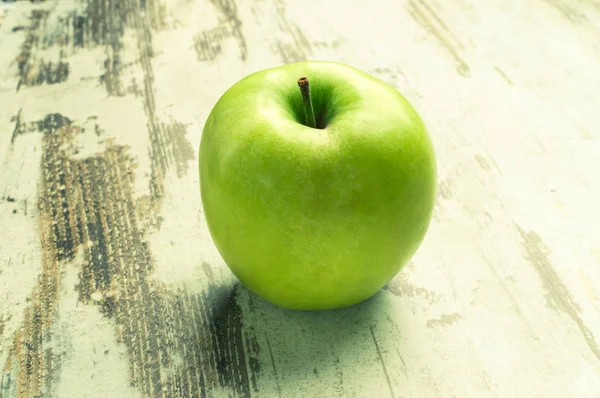 Salud. Manzana verde con estetoscopio médico — Foto de Stock