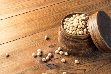 Ahşap kase nohut bölümünü