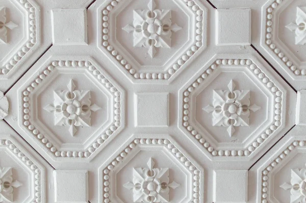 Arkaplan için beyaz geometrik tavan deseni