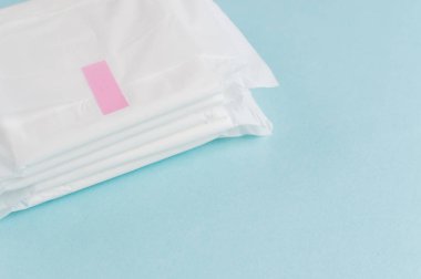 Adet sıhhi yastık kadın hijyen koruma için. Kritik gün. Tıbbi anlayışı