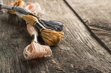 Hobiler için aksesuarlar: iplik embroide için farklı renkler