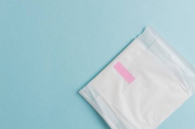 Adet sıhhi yastık kadın hijyen koruma için. Kritik gün. Tıbbi anlayışı