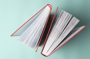 Öğrenme kavramı. Okuma kulübü. Üstten Görünüm kitap. Başarı öğrenme