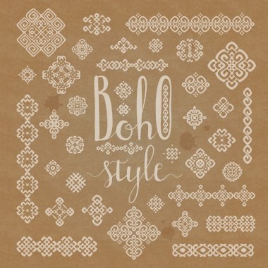 Bordür ler ve boho tarzı el ile dekorasyon etnik işaretler zanaat kağıt doku üzerine yazı çizilmiş.