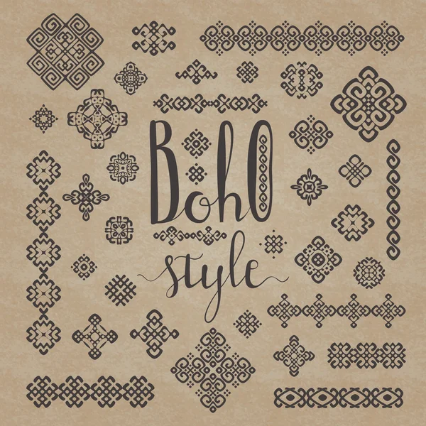 Confini e decorazione segni etnici con stile Boho disegnato a mano lettering su texture carta artigianale . — Vettoriale Stock