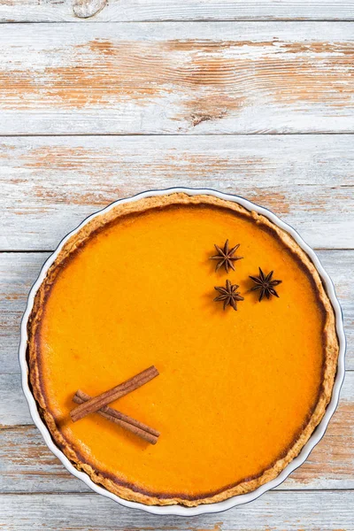 Pumpkin pie decorated with anise stars and cinnamon sticks — Stock Photo, Image