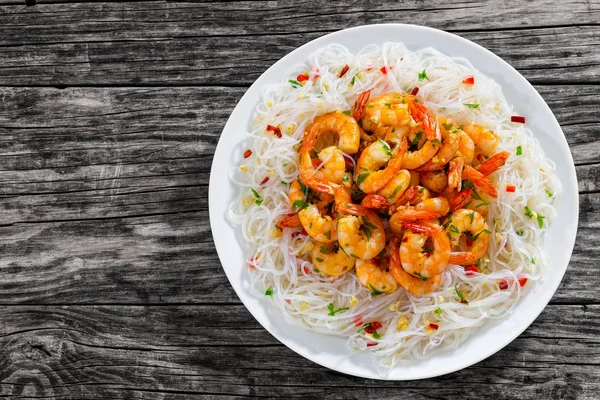 Rice noodle and butter garlic fried shrimps — Stock Photo, Image