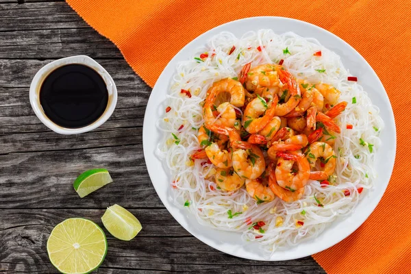 Rice noodle and butter garlic fried shrimps — Stock Photo, Image