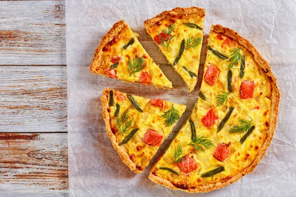 French quiche with red fish, green bean and cheese — Stock Photo, Image
