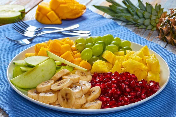 Fruit salad on platter on table — Stock Photo, Image