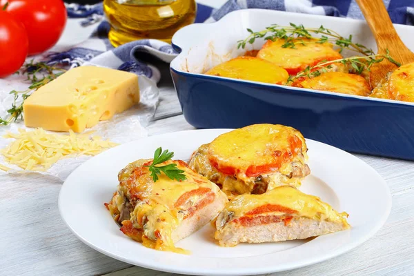 Porción de cazuela de carne con verduras —  Fotos de Stock