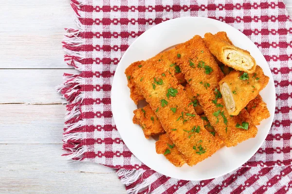 Queijo crocante de frango assado tortilla roll-ups — Fotografia de Stock