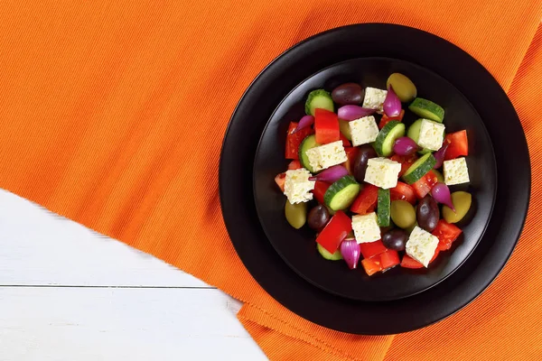 Ελληνική σαλάτα με φρέσκα λαχανικά, κάτοψη — Φωτογραφία Αρχείου