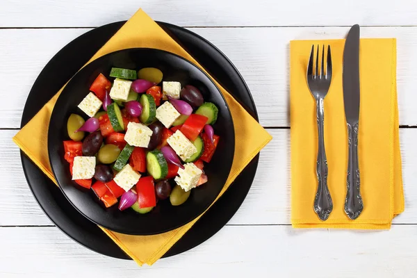 Deliciosa ensalada griega con verduras frescas — Foto de Stock