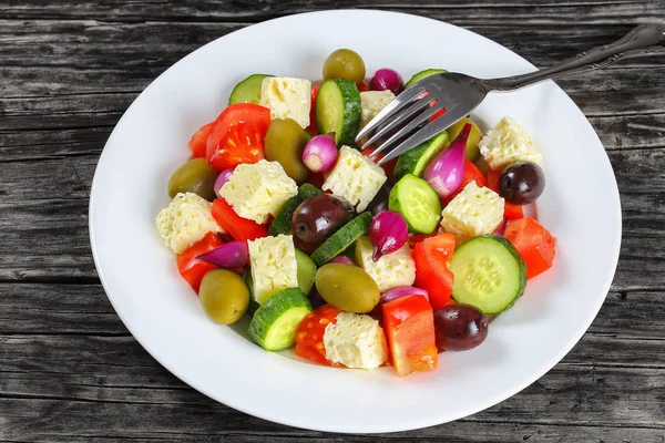 Ensalada griega saludable con verduras frescas — Foto de Stock