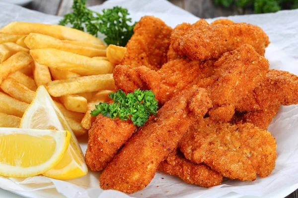 Crujiente casero empanado nuggets de pollo de cerca — Foto de Stock