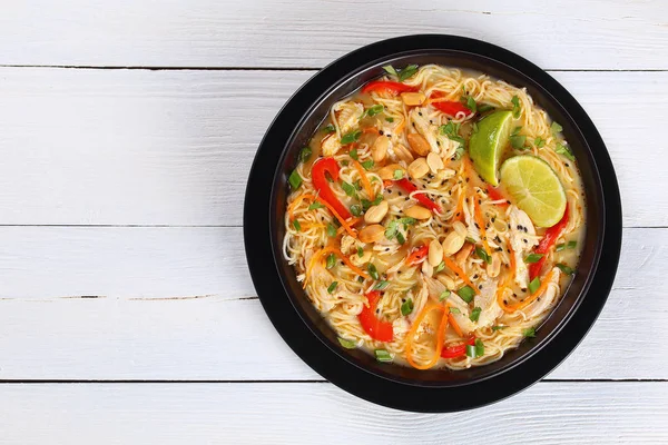 Spicy Thai Chicken noodle soup, close-up — Stock Photo, Image