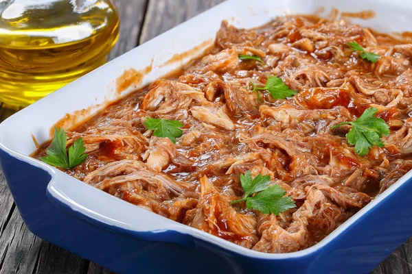 Shredded chicken meat tossed in sauce — Stock Photo, Image